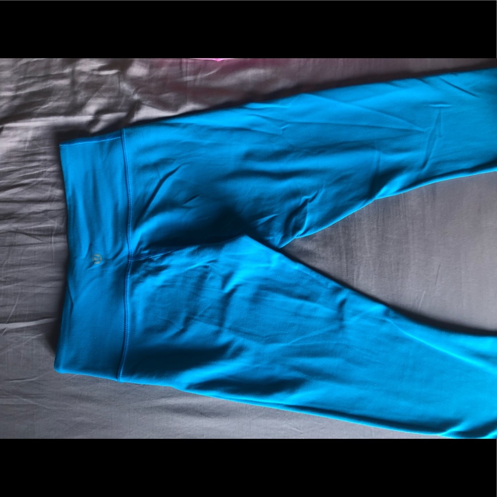 Size 4 lululemon double sided wunder under crop